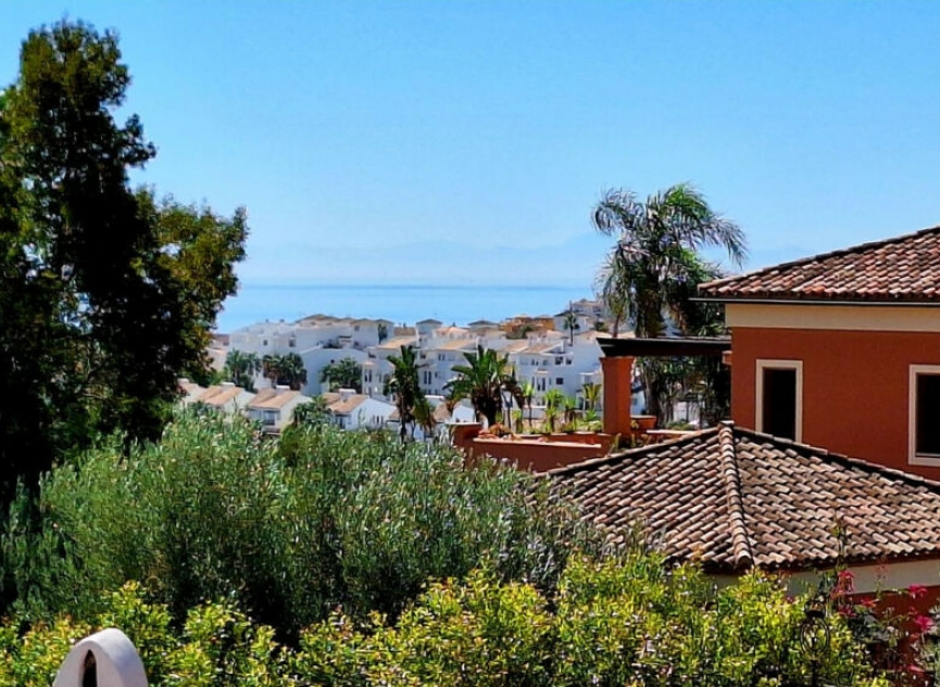 Resale - House -
La Duquesa