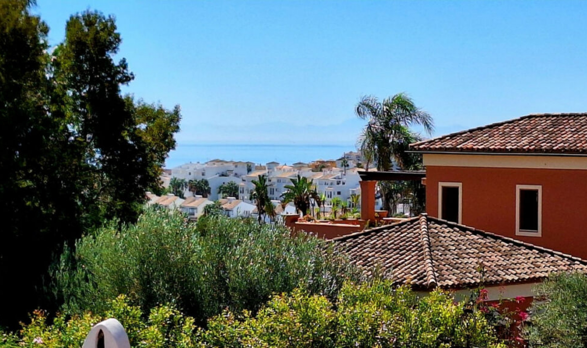 Resale - House -
La Duquesa