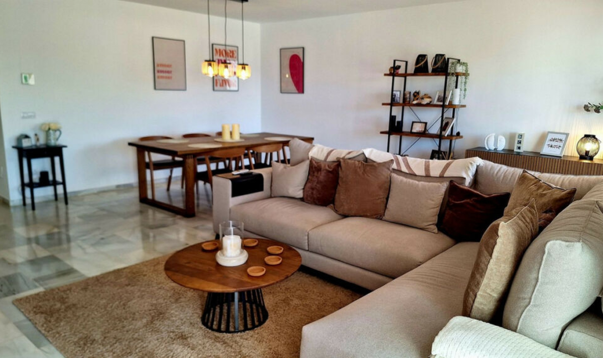 Resale - House -
La Duquesa