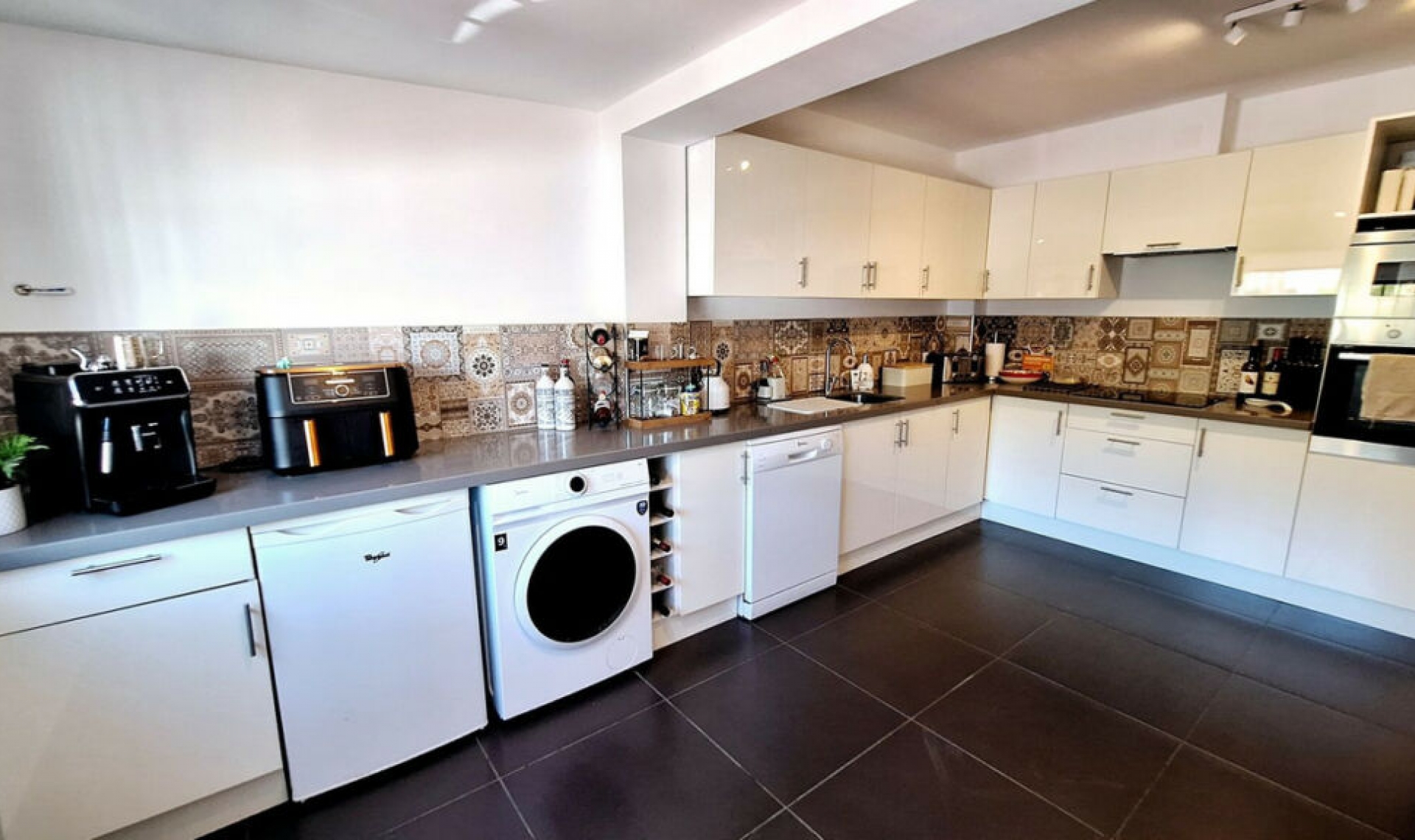 Resale - House -
La Duquesa