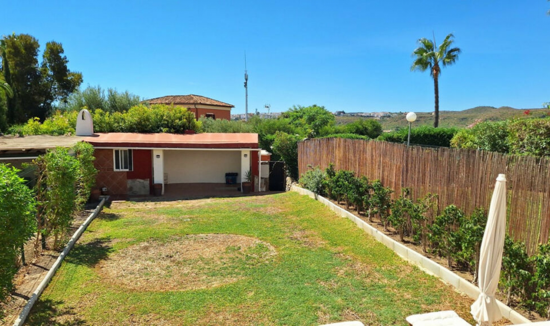 Resale - House -
La Duquesa