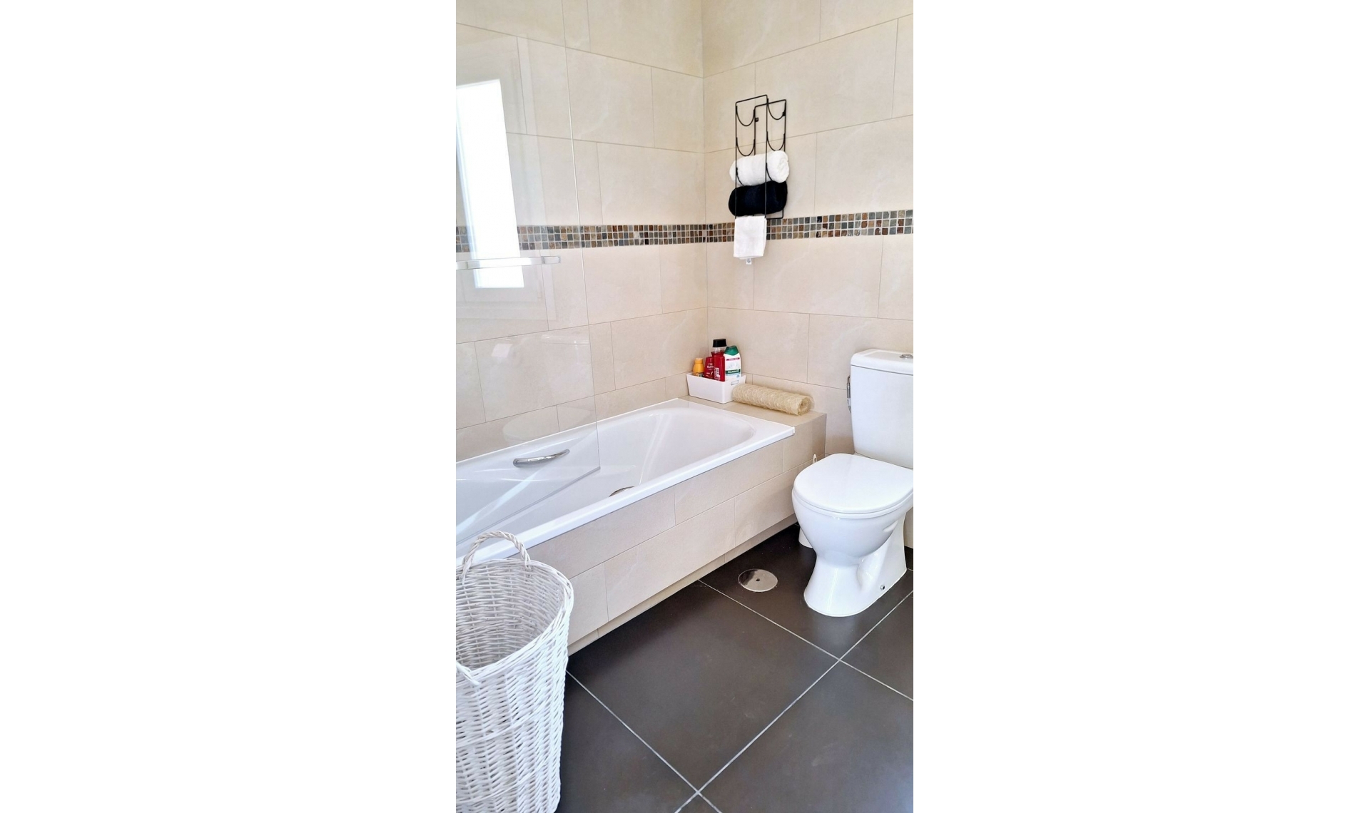 Resale - House -
La Duquesa