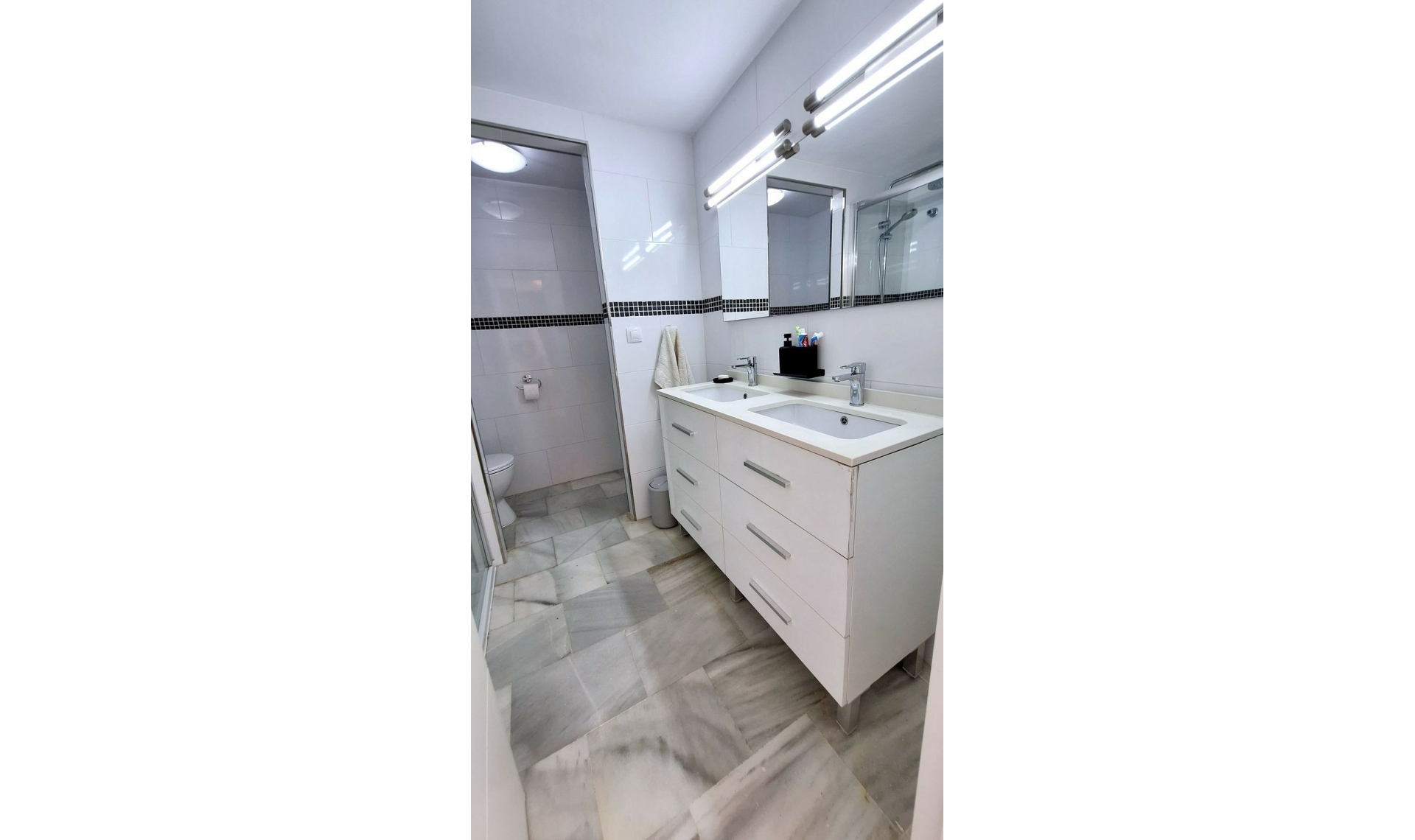 Resale - House -
La Duquesa