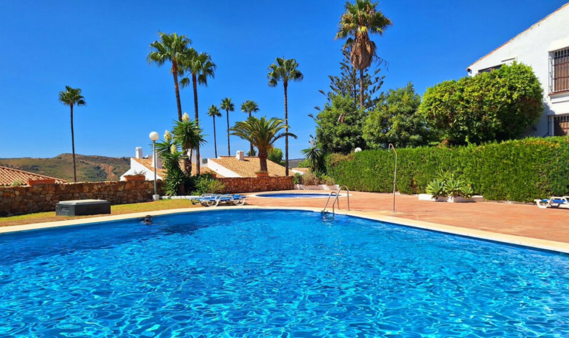 Resale - House -
La Duquesa