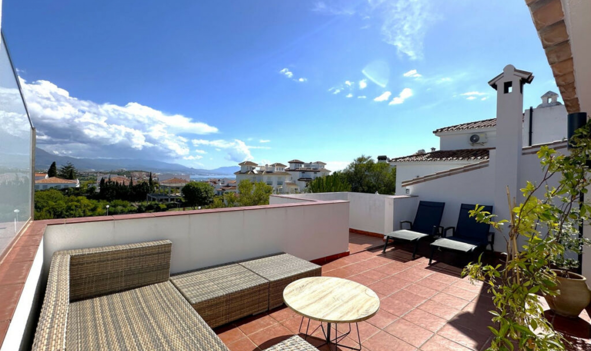 Resale - House -
La Duquesa