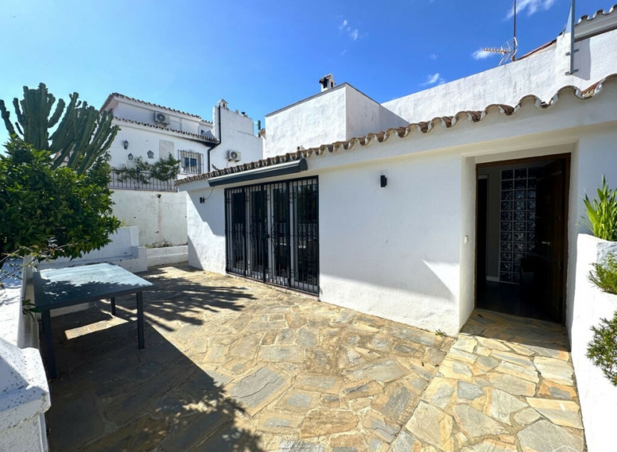 Resale - House -
La Duquesa