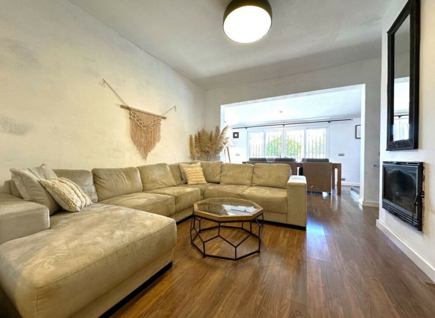 Resale - House -
La Duquesa