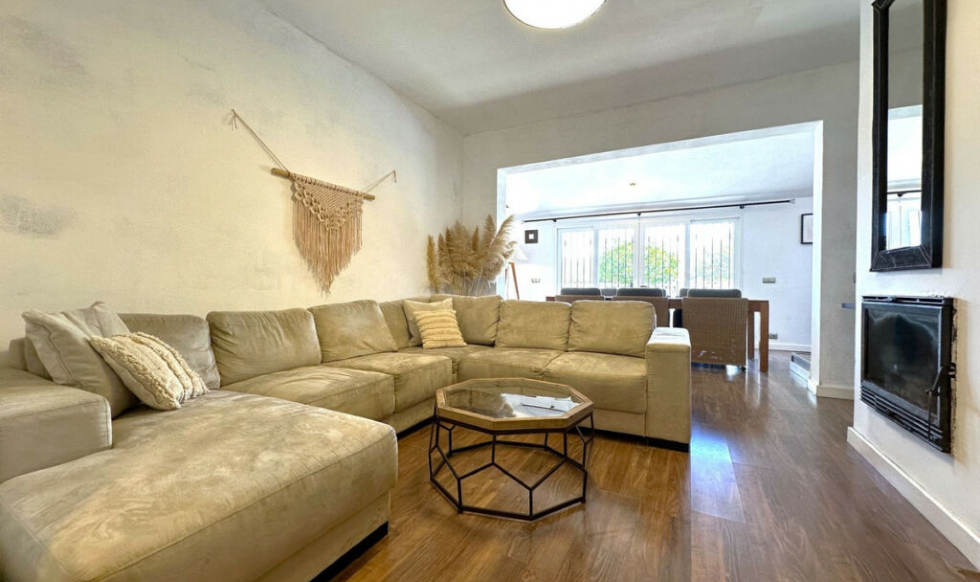 Resale - House -
La Duquesa