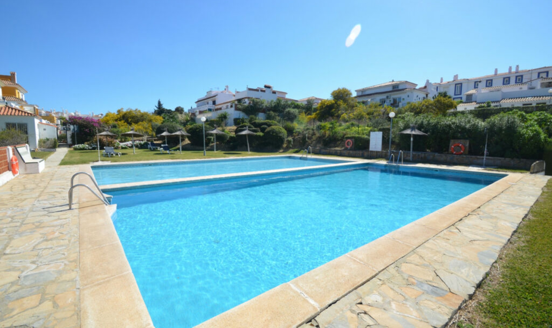 Resale - House -
La Duquesa