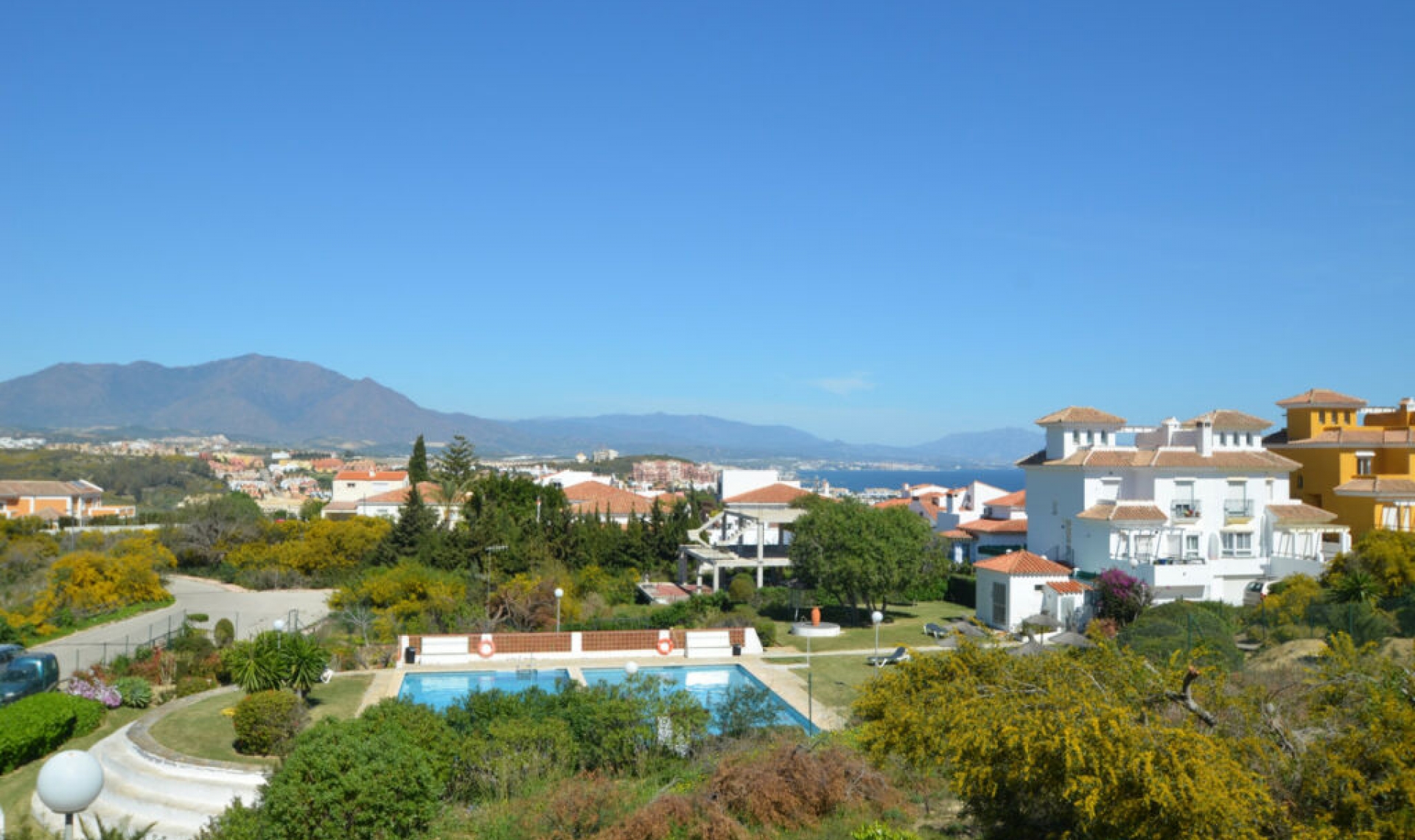 Resale - House -
La Duquesa