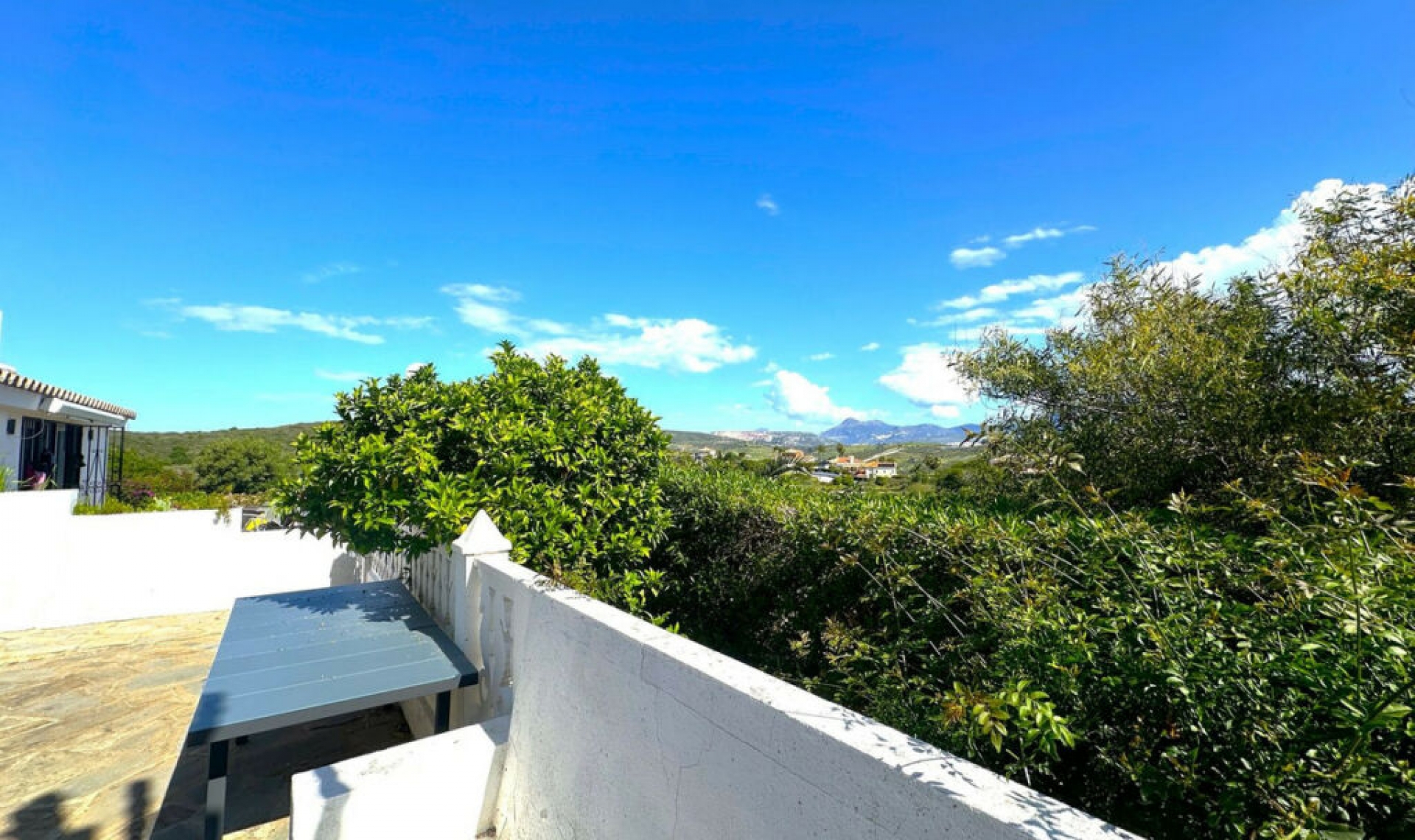 Resale - House -
La Duquesa