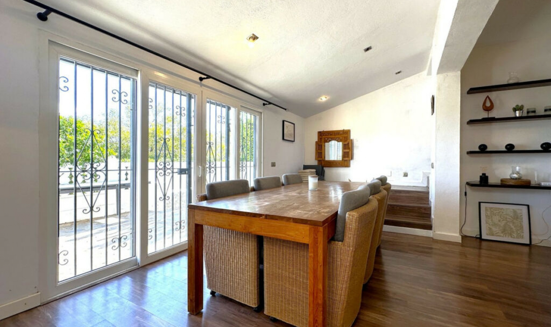 Resale - House -
La Duquesa