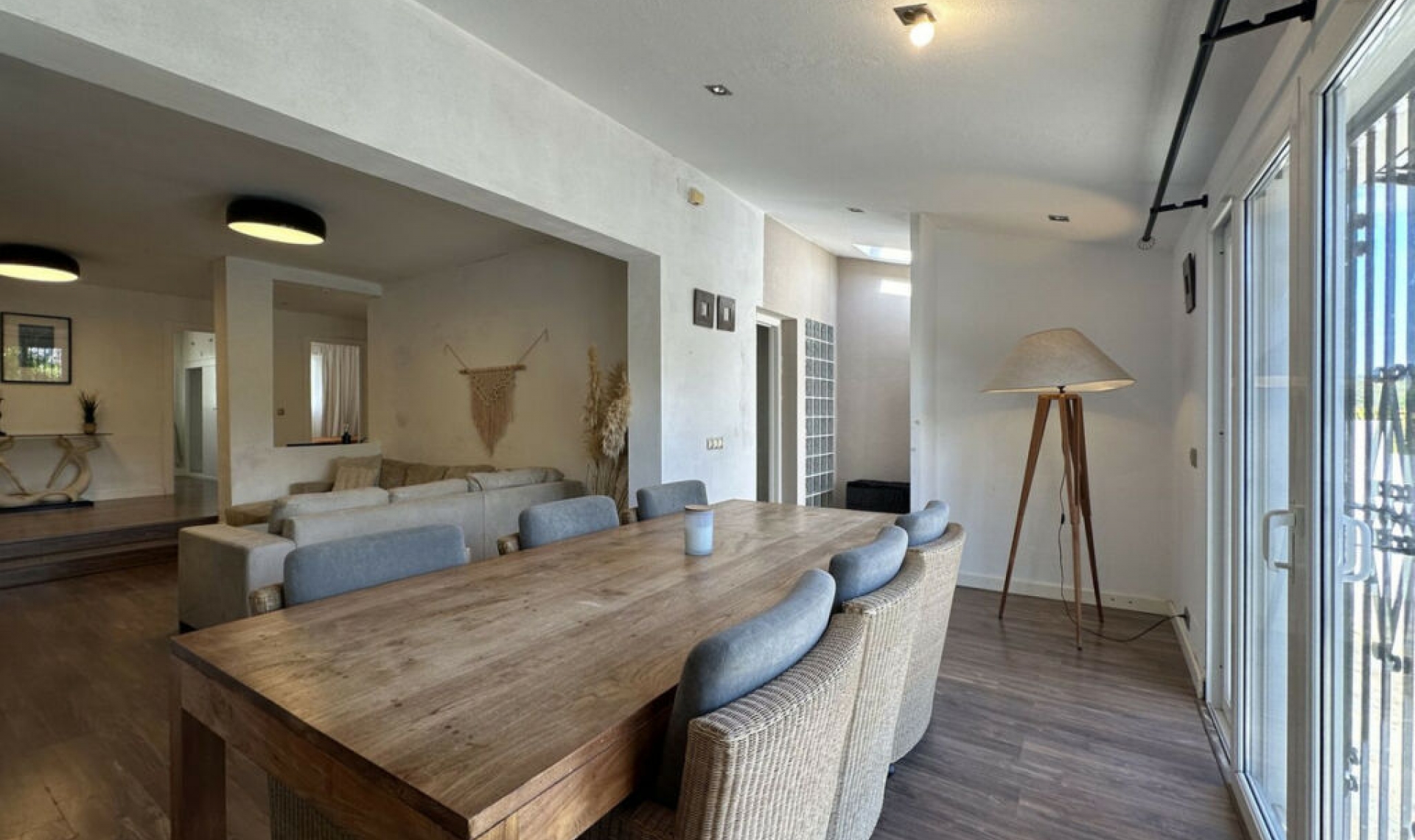 Resale - House -
La Duquesa