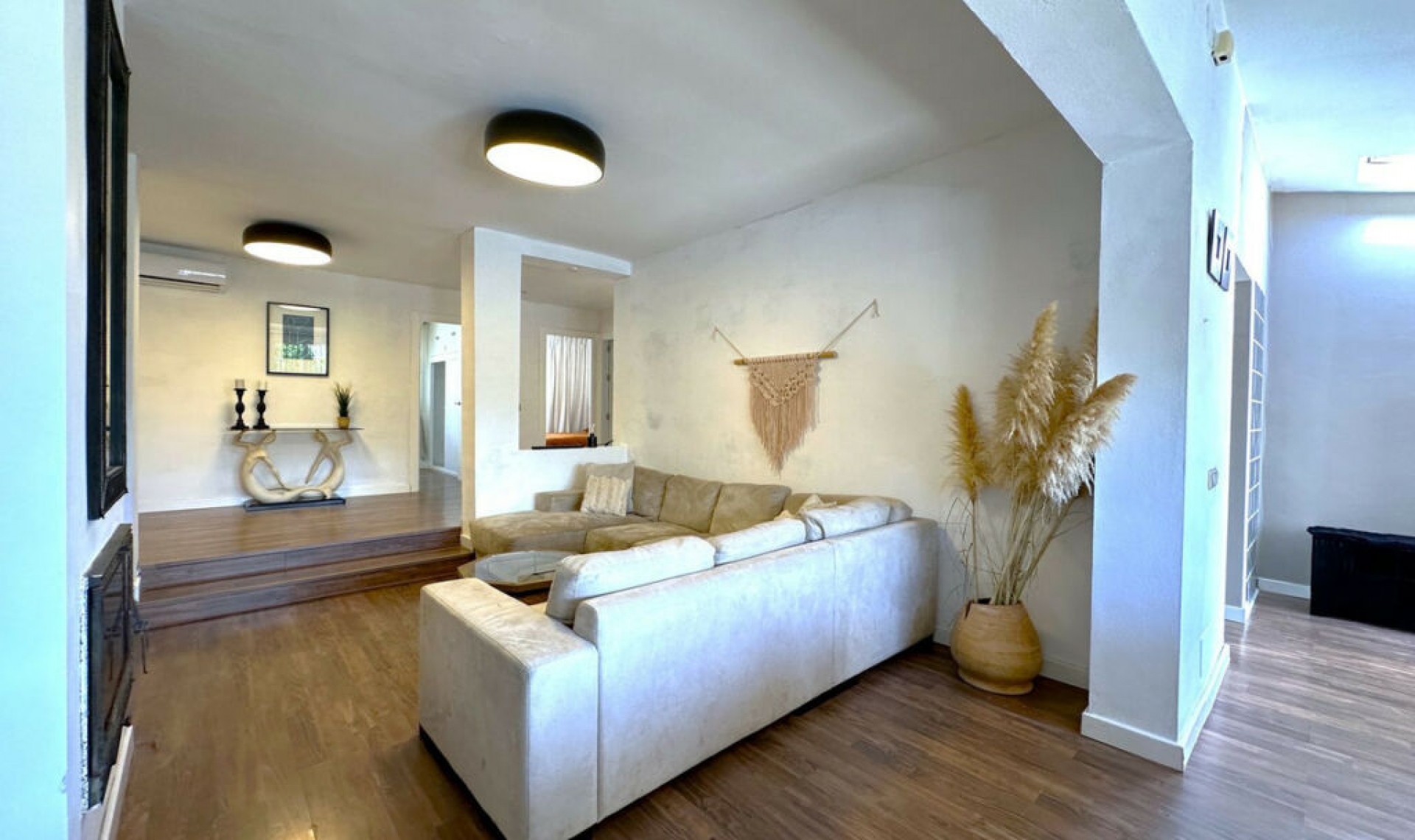 Resale - House -
La Duquesa