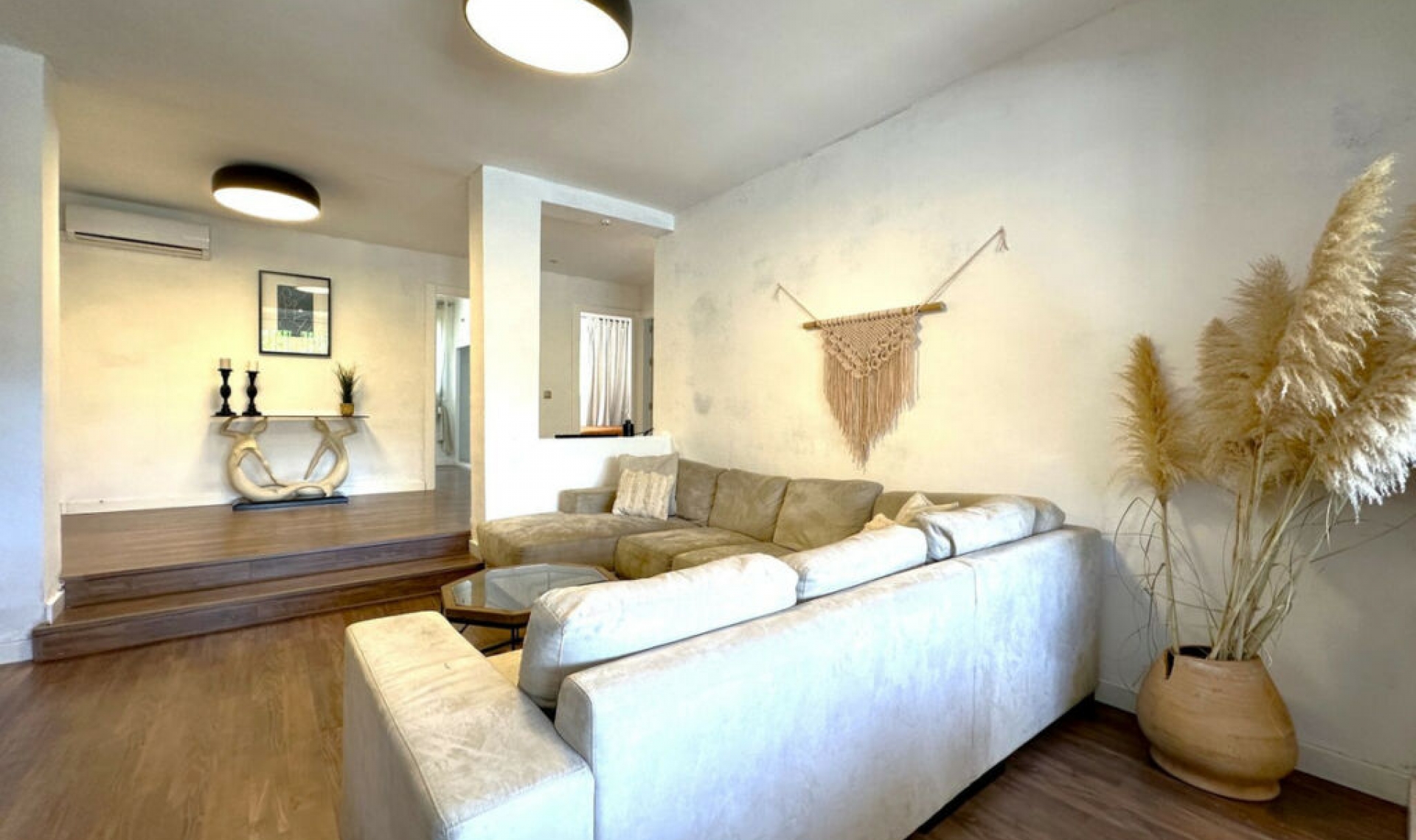 Resale - House -
La Duquesa