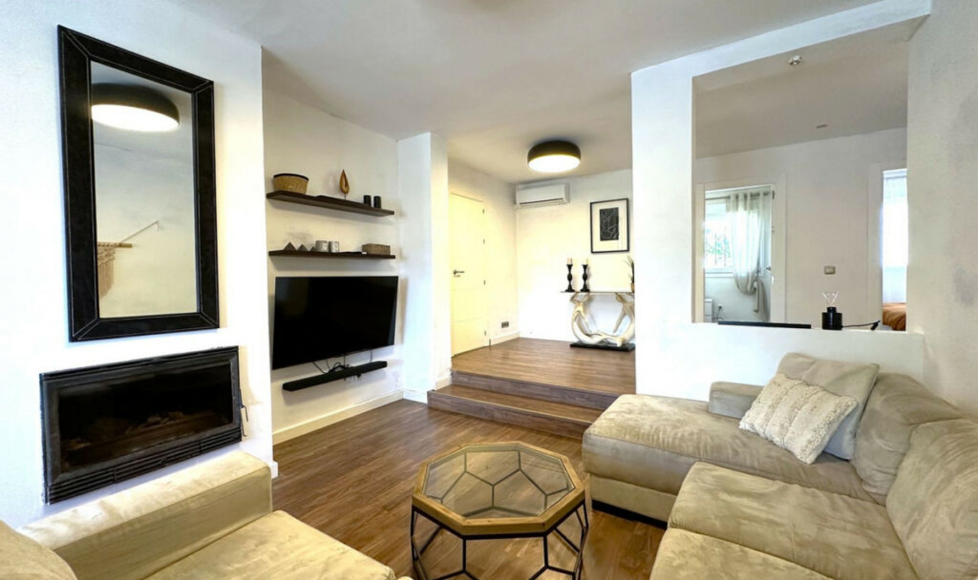 Resale - House -
La Duquesa