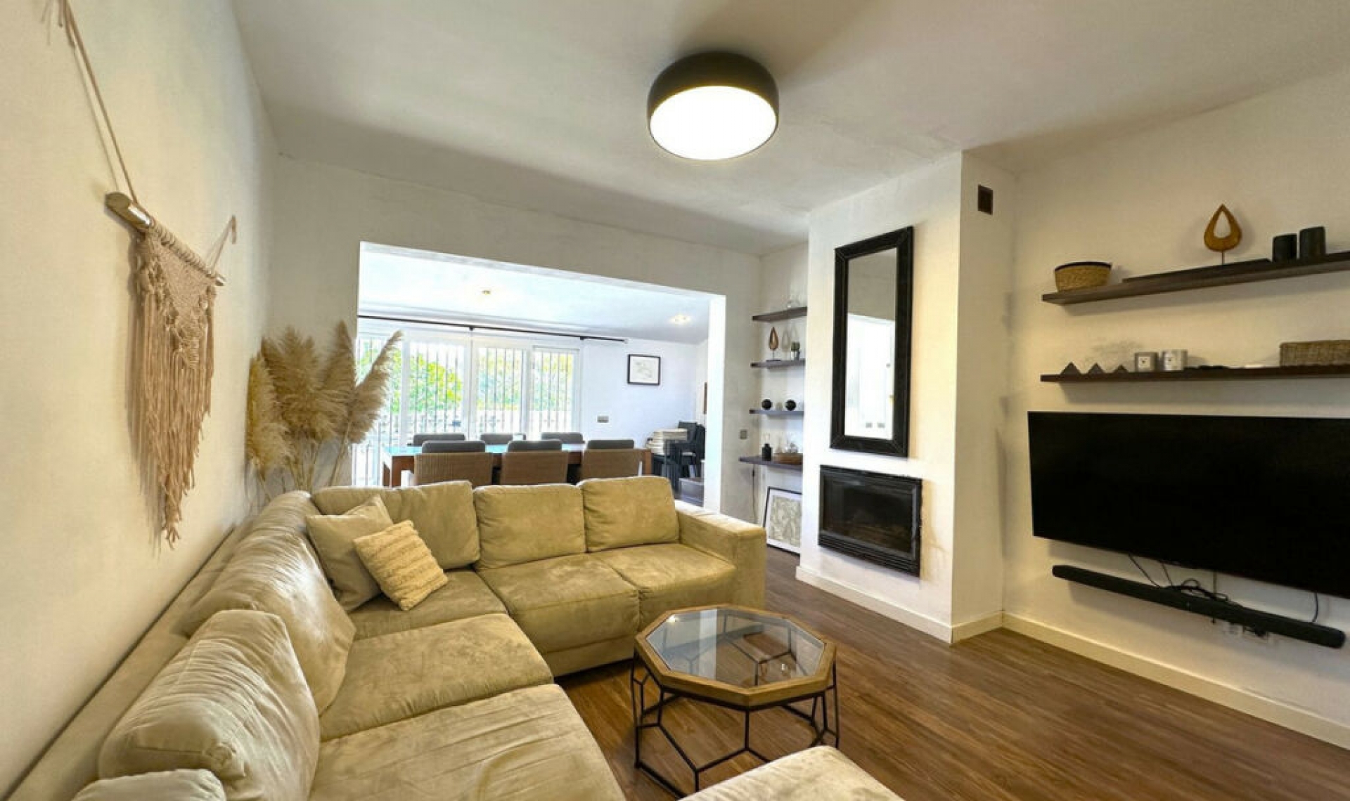 Resale - House -
La Duquesa