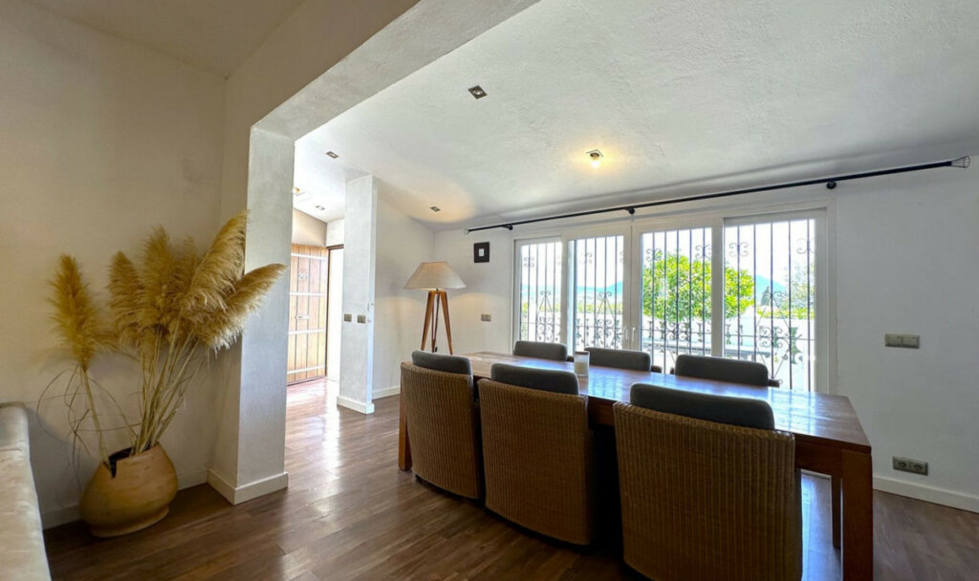 Resale - House -
La Duquesa