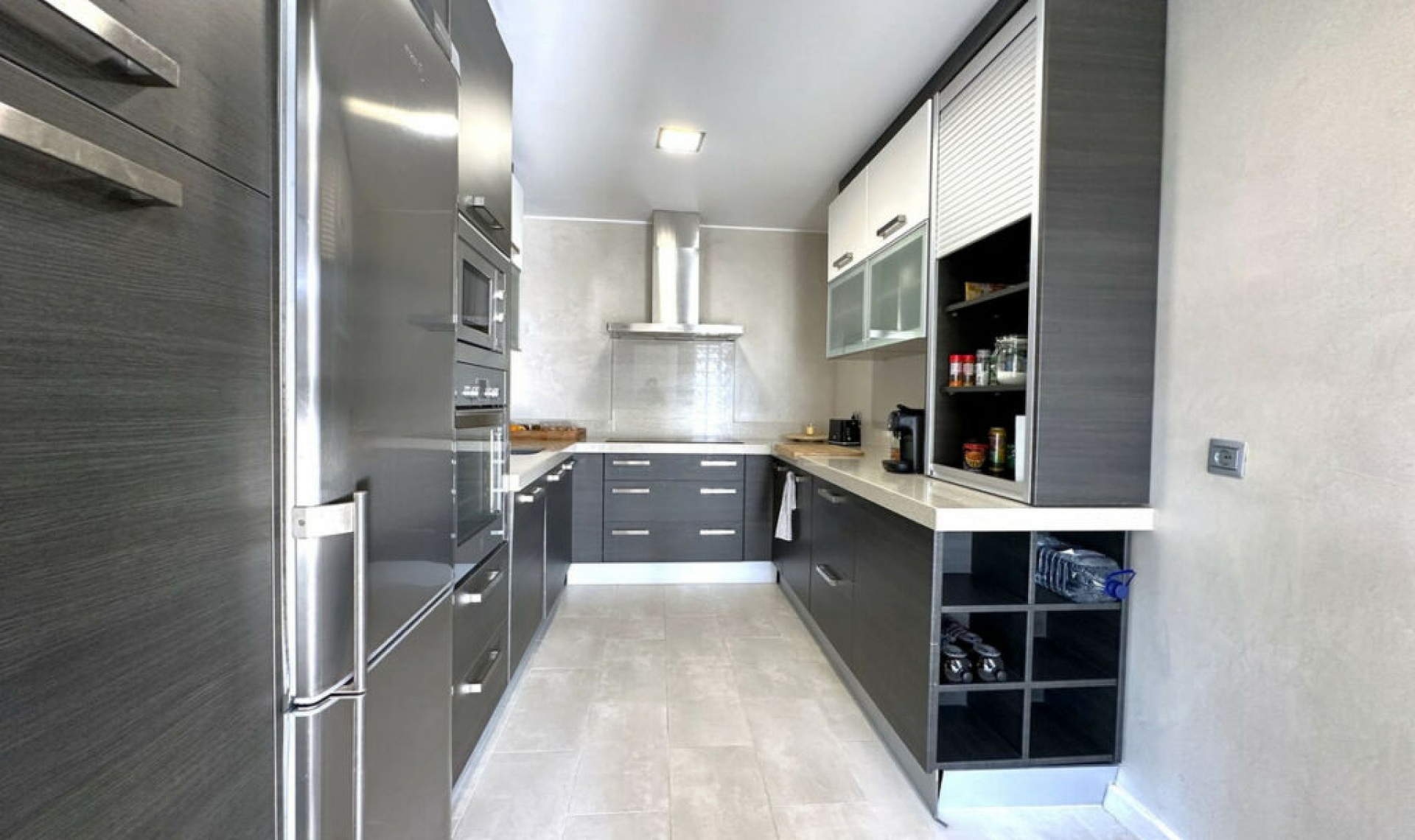 Resale - House -
La Duquesa