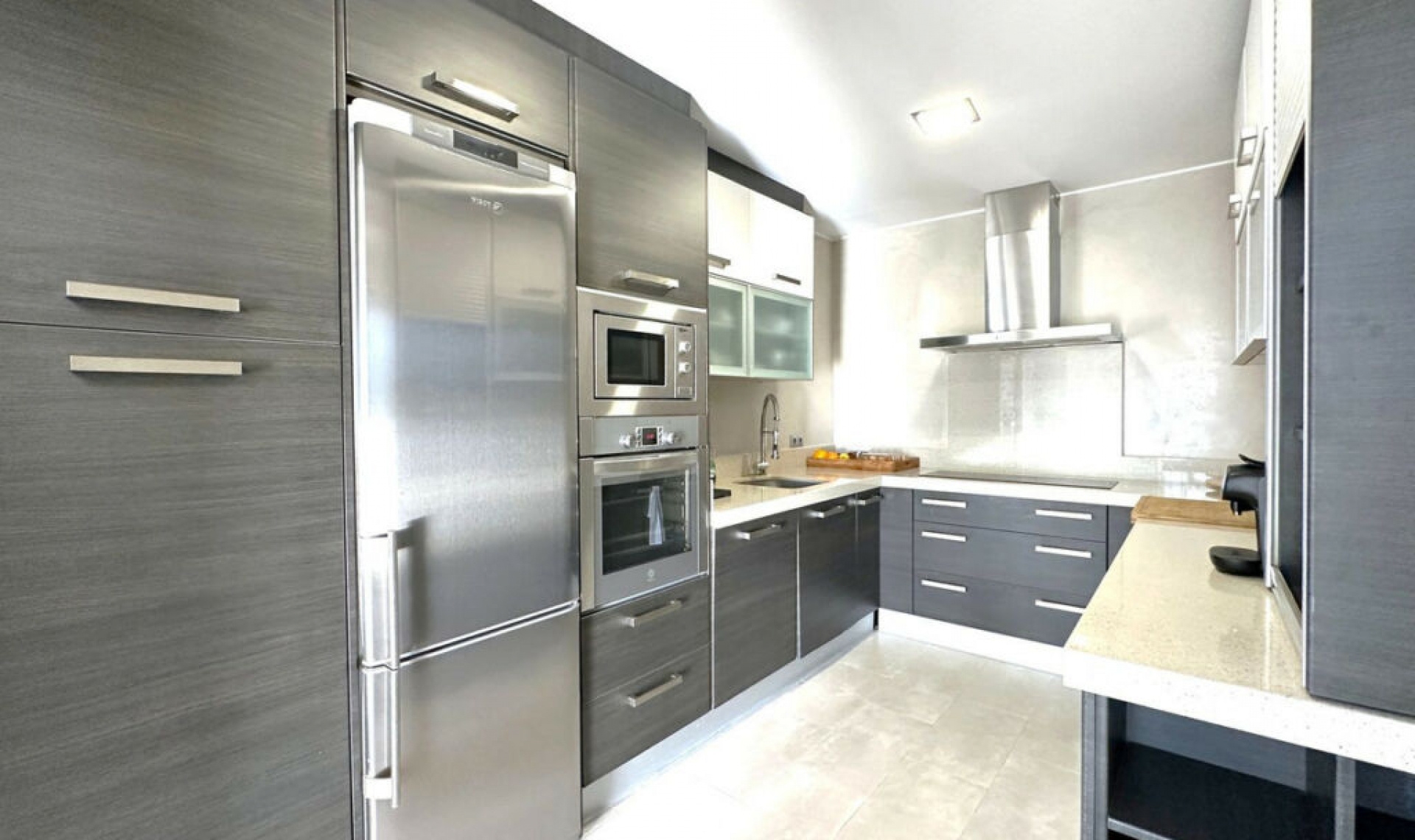 Resale - House -
La Duquesa