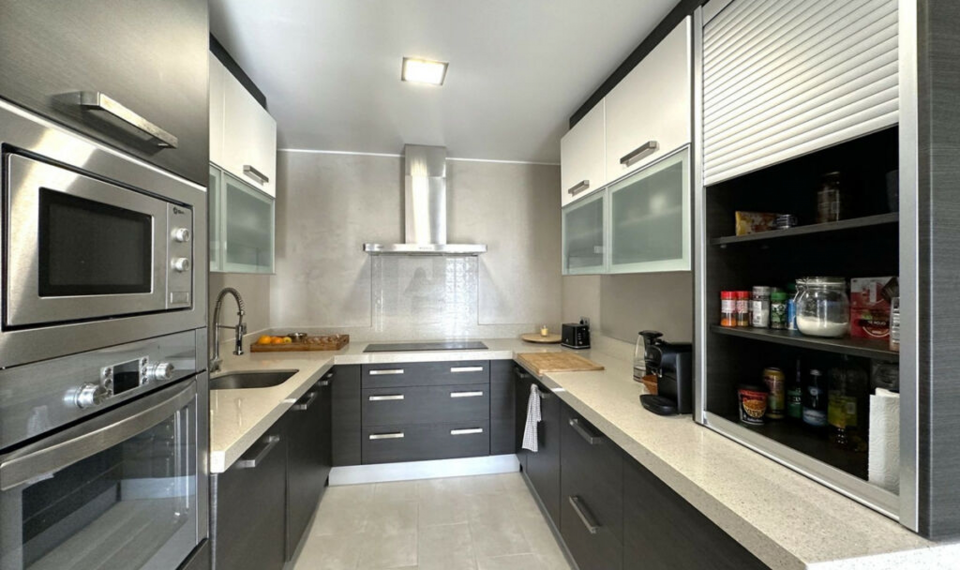 Resale - House -
La Duquesa