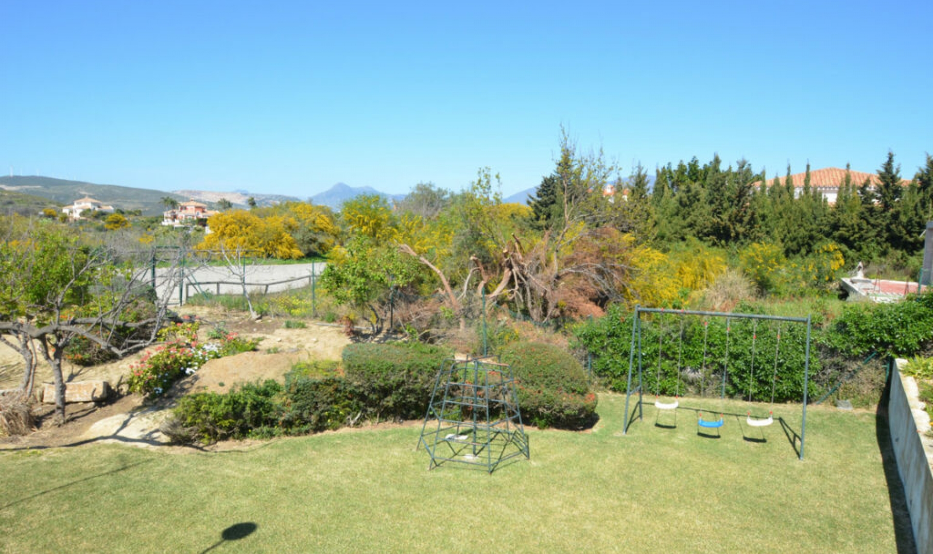 Resale - House -
La Duquesa