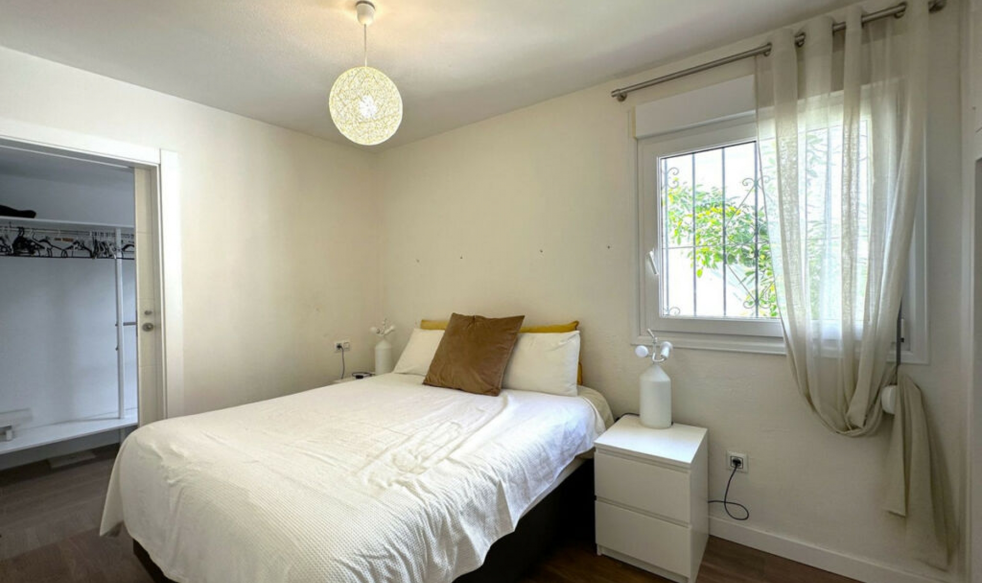 Resale - House -
La Duquesa