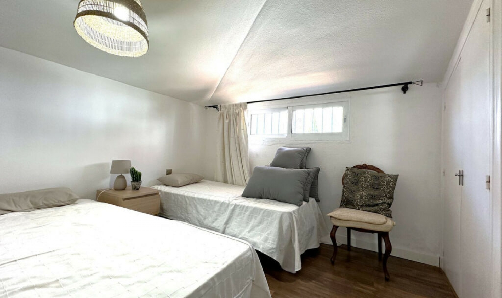 Resale - House -
La Duquesa