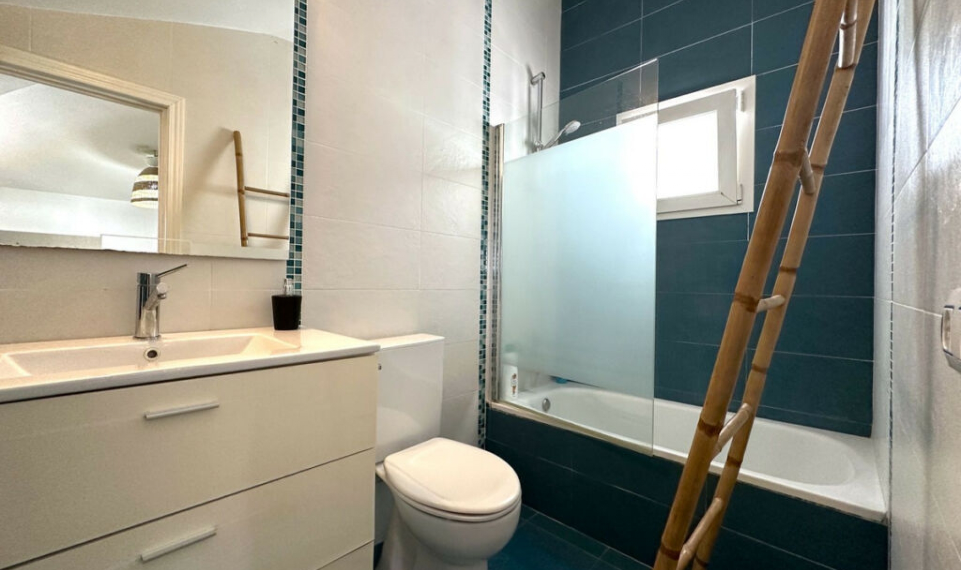 Resale - House -
La Duquesa