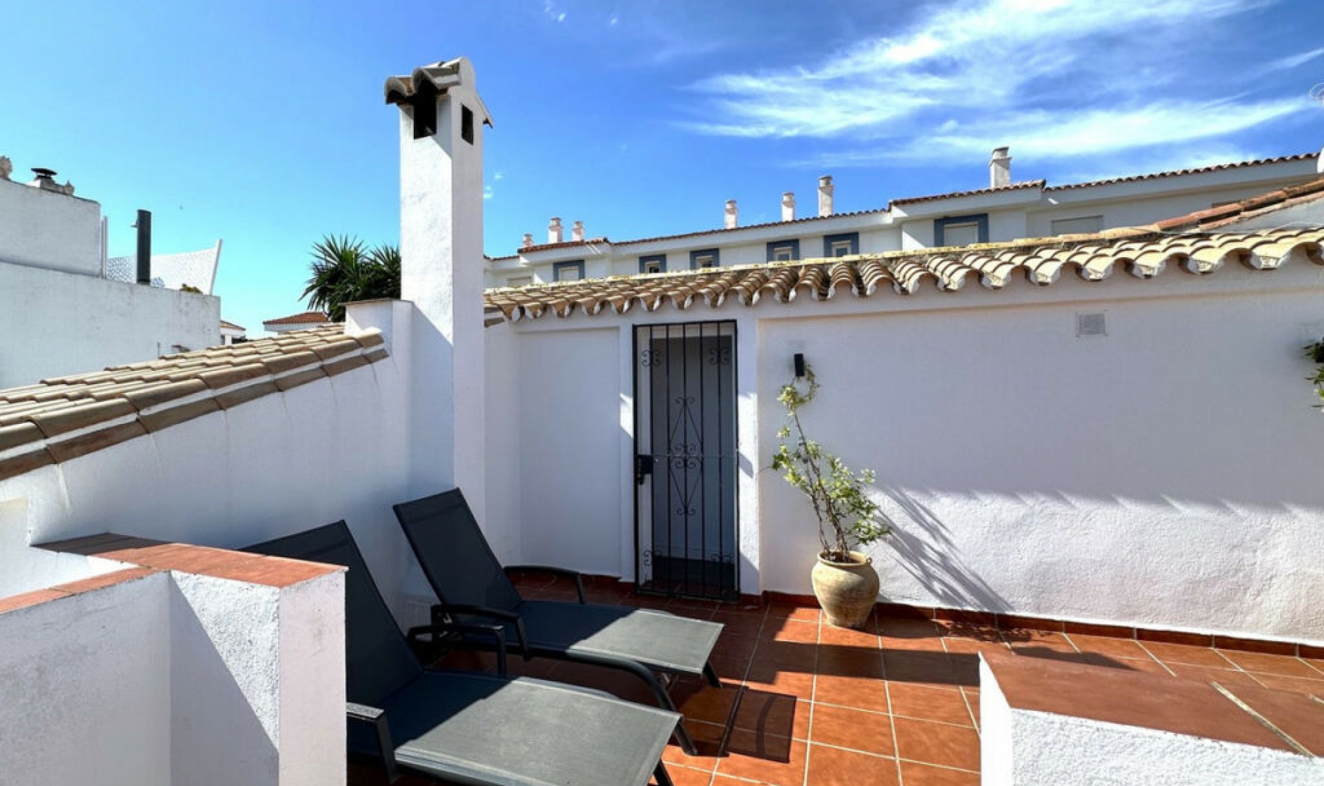 Resale - House -
La Duquesa