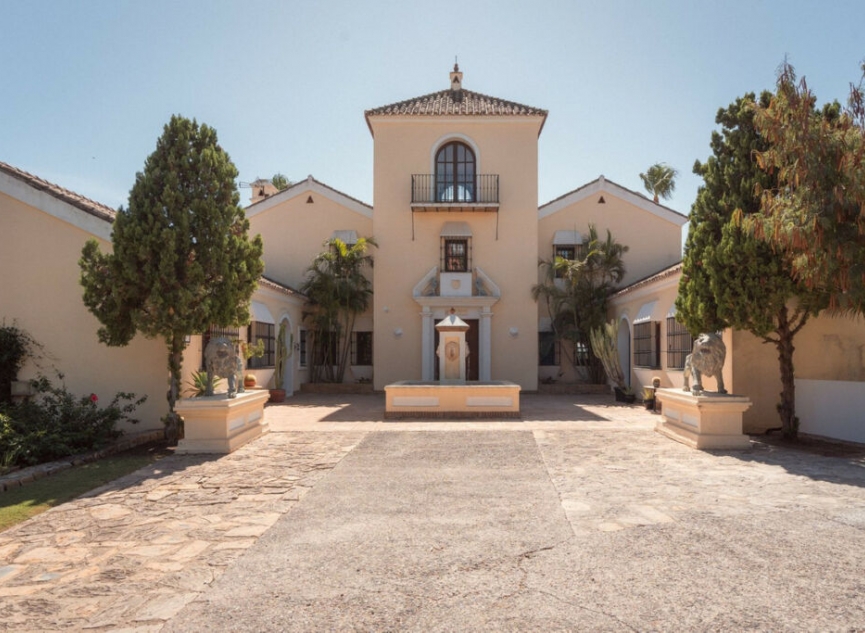 Resale - House -
La Duquesa