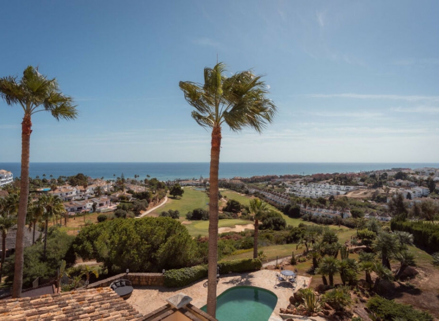 Resale - House -
La Duquesa