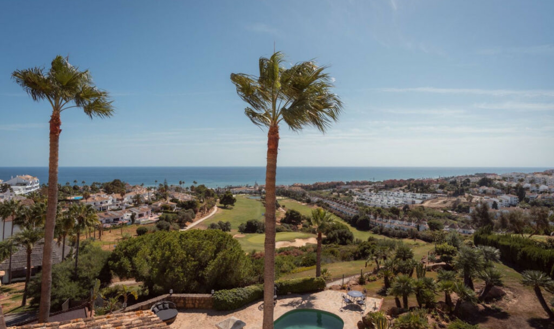 Resale - House -
La Duquesa