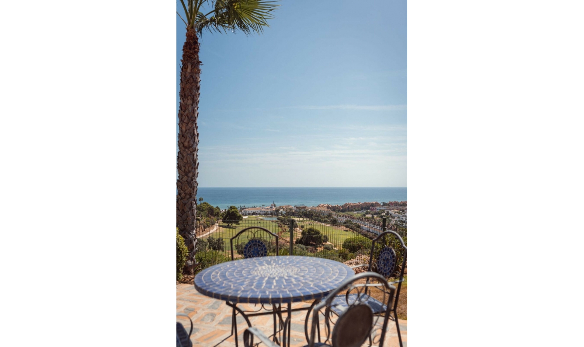 Resale - House -
La Duquesa