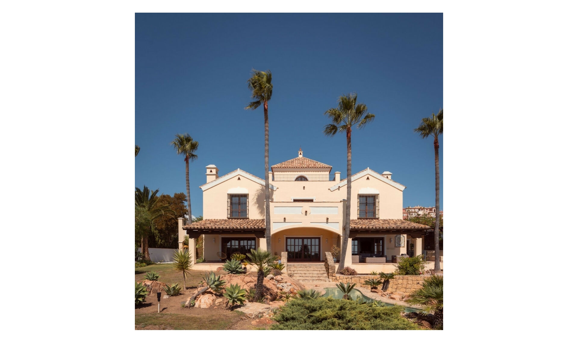 Resale - House -
La Duquesa