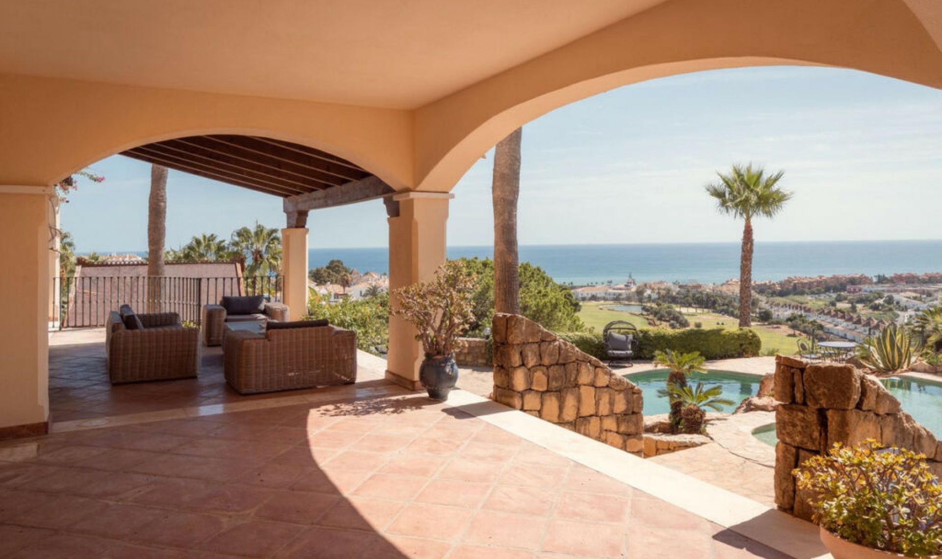 Resale - House -
La Duquesa