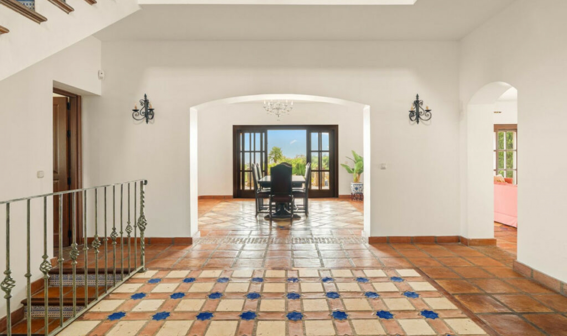 Resale - House -
La Duquesa