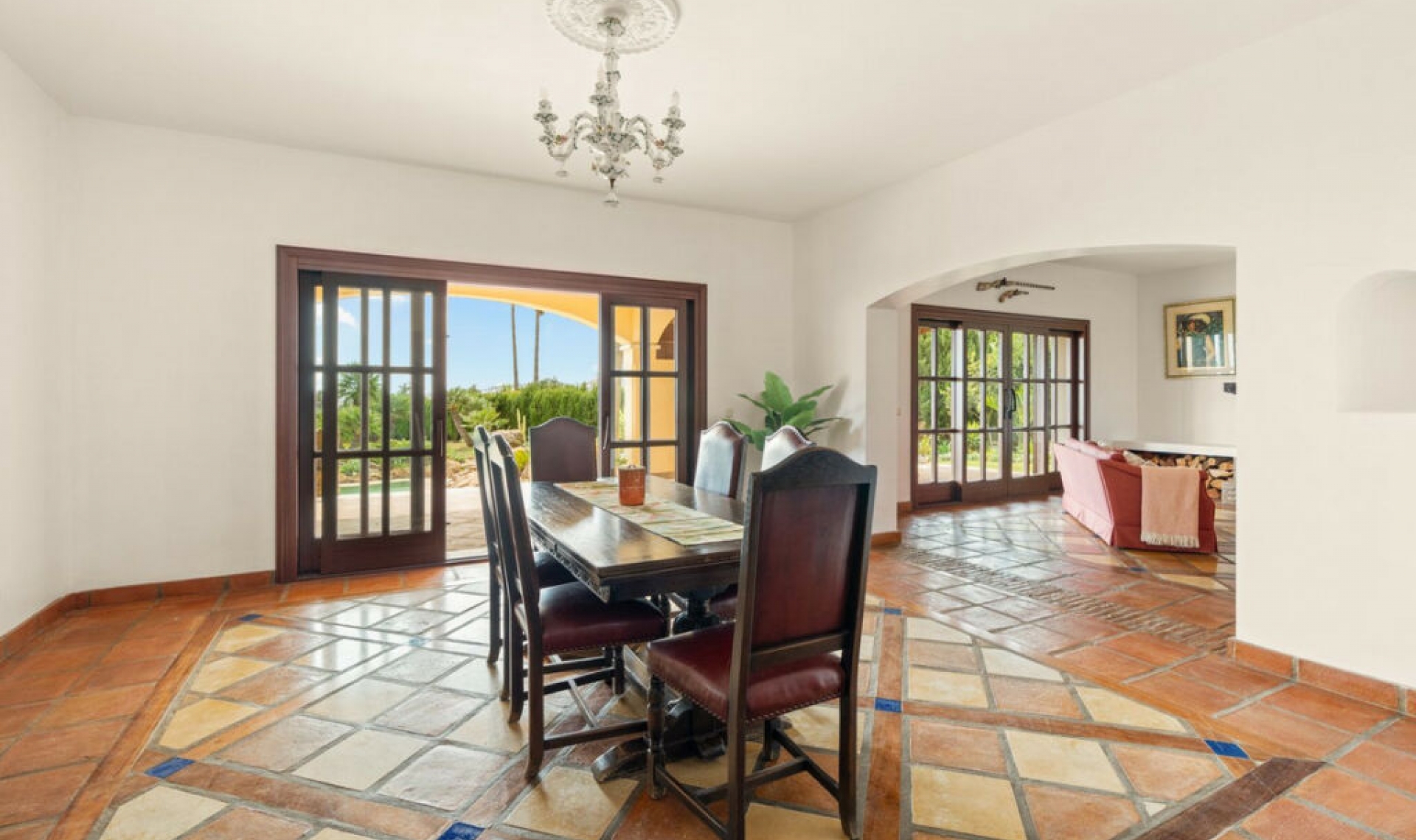 Resale - House -
La Duquesa