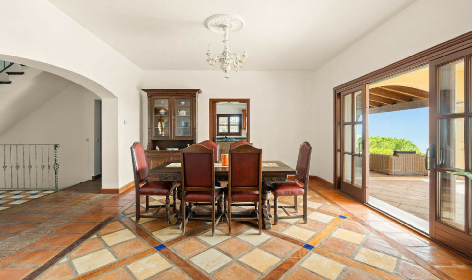 Resale - House -
La Duquesa