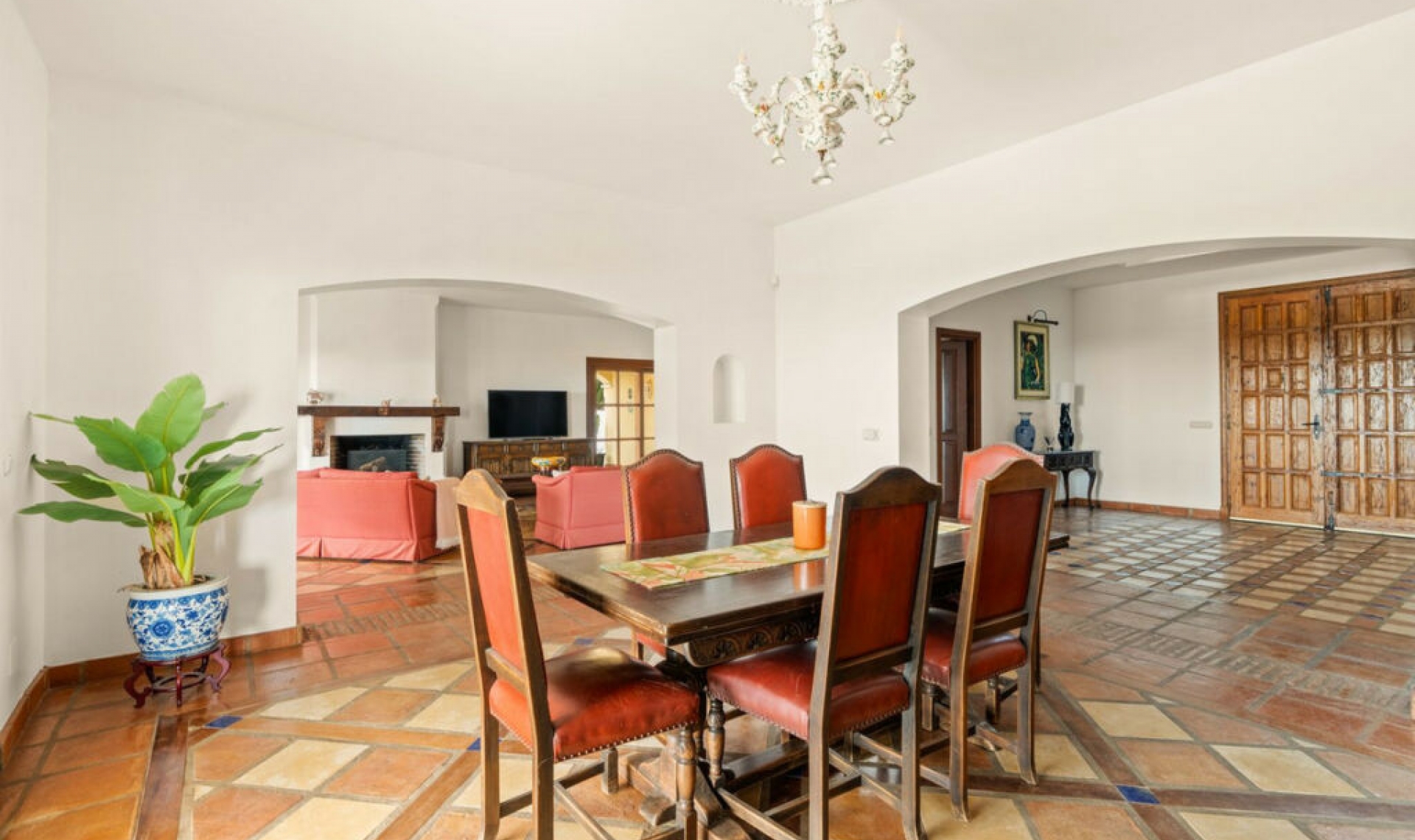 Resale - House -
La Duquesa