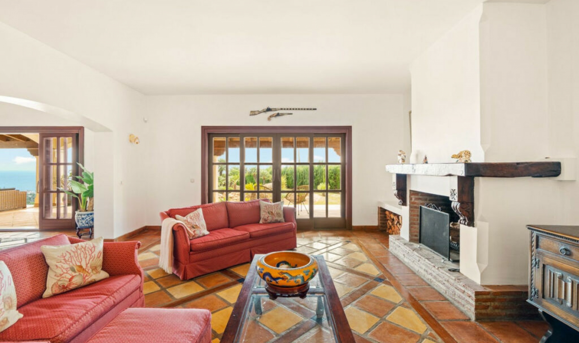 Resale - House -
La Duquesa