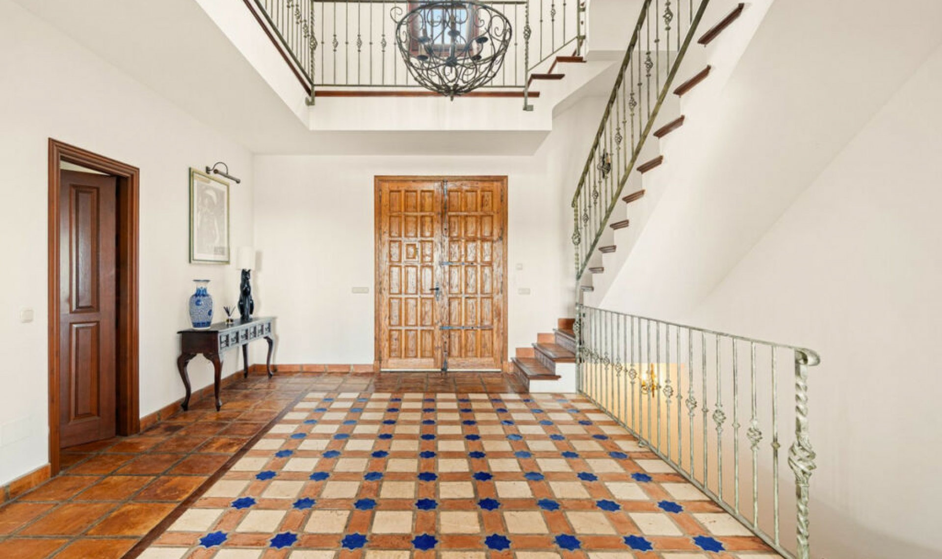 Resale - House -
La Duquesa