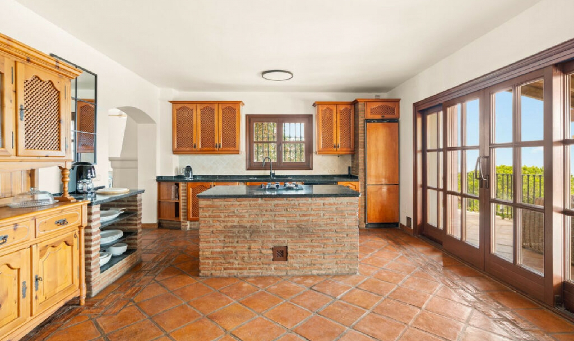 Resale - House -
La Duquesa