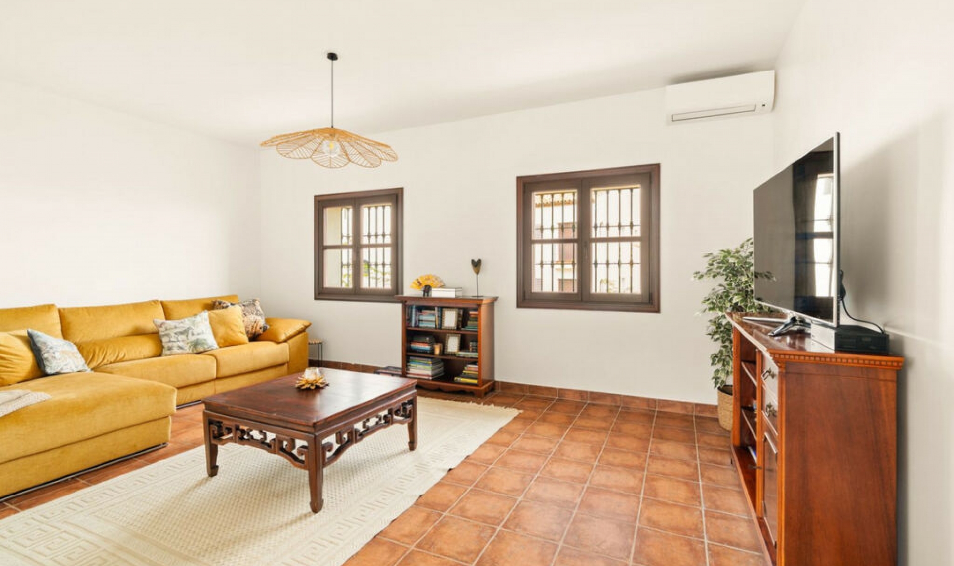 Resale - House -
La Duquesa