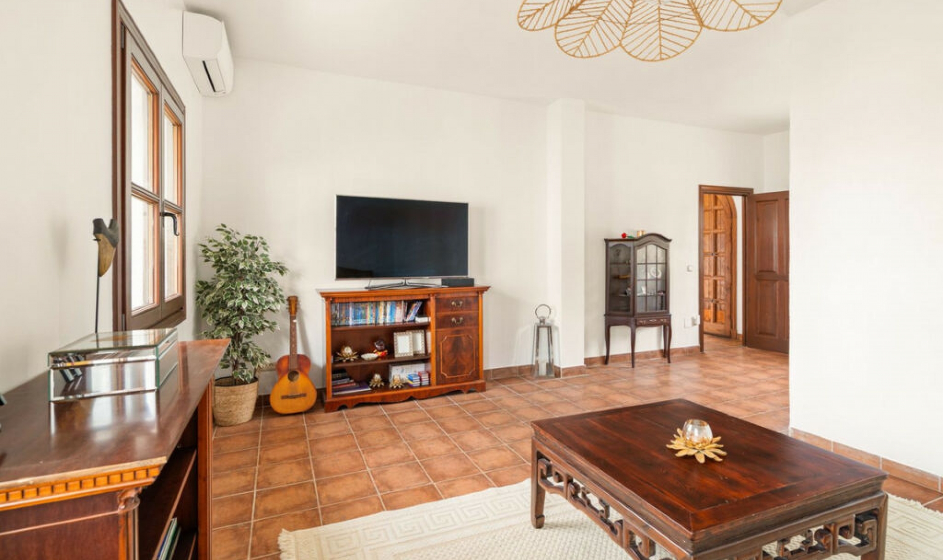 Resale - House -
La Duquesa