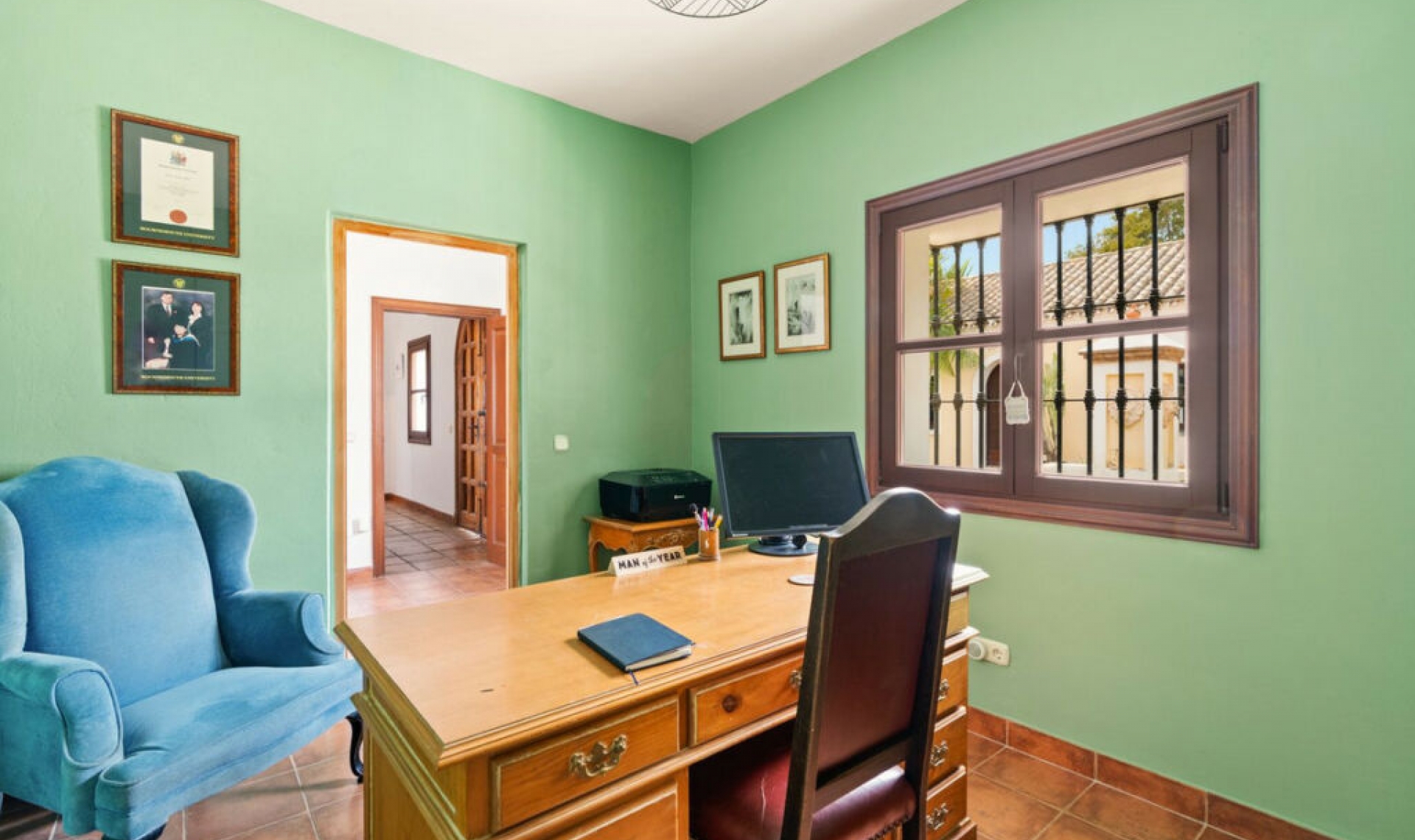 Resale - House -
La Duquesa