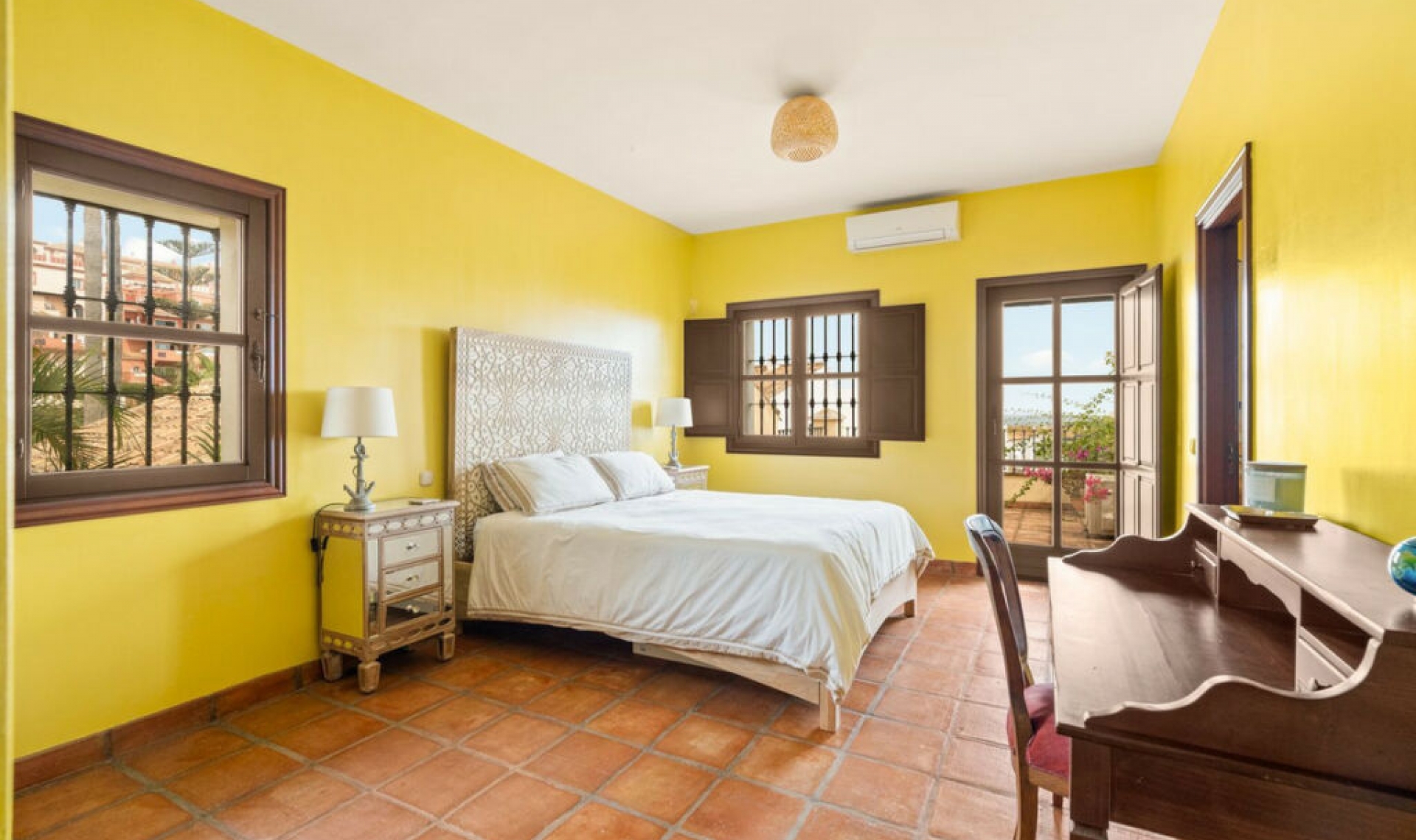 Resale - House -
La Duquesa