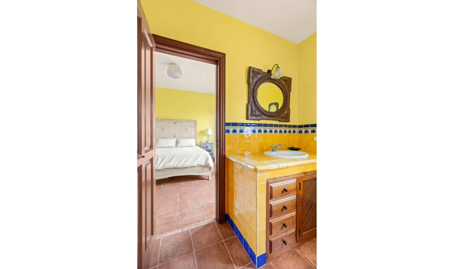 Resale - House -
La Duquesa