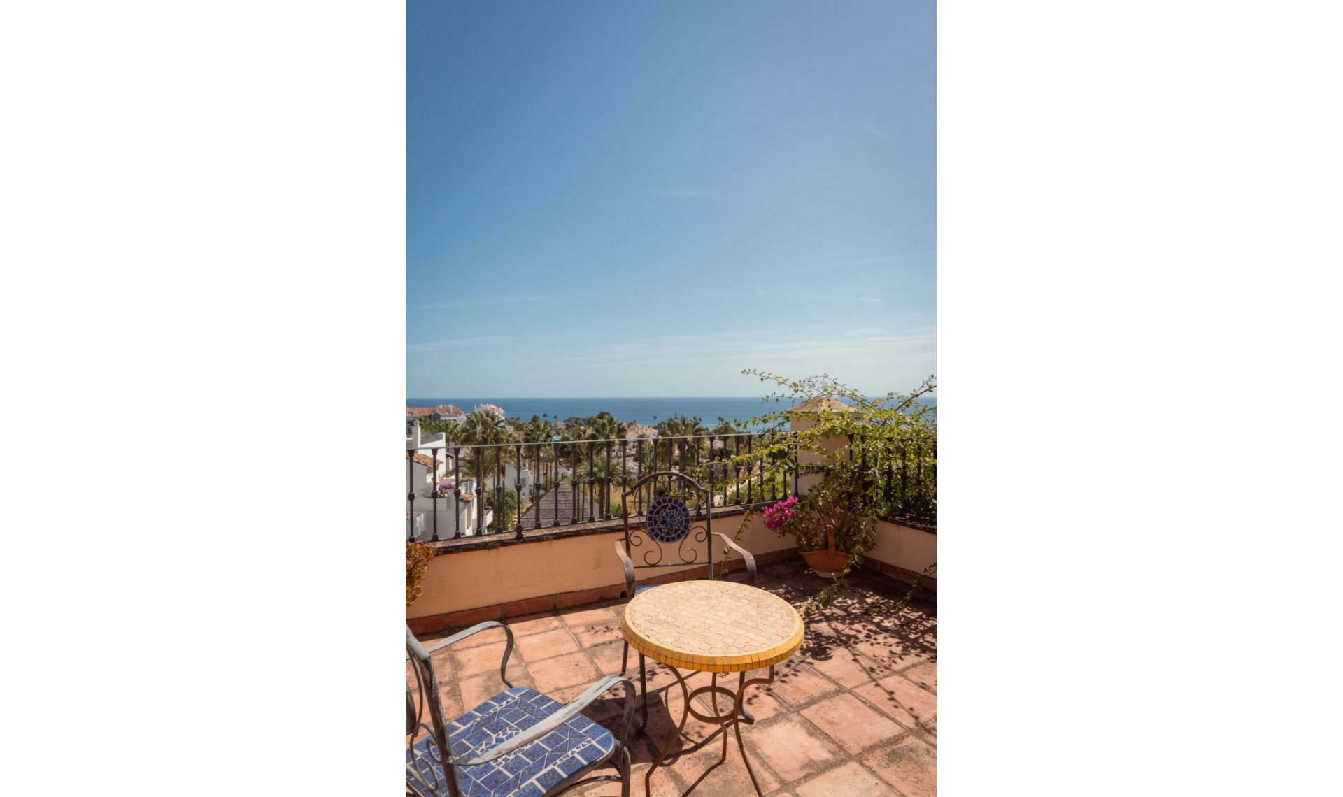 Resale - House -
La Duquesa