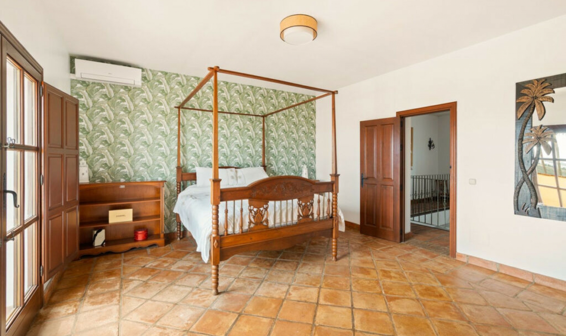 Resale - House -
La Duquesa